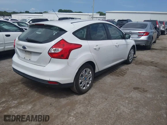 ✅ 2012 Ford Focus SE • VIN: 1FAHP3K21CL123622 • Lot: 45367389. Wystawiony na IAAI z przebiegiem 129 871 mil. Bezpłatny archiwum sprzedaży aukcyjnych z USA i szczegółowy raport historii pojazdu na DreamBid. Zdjęcie 4.