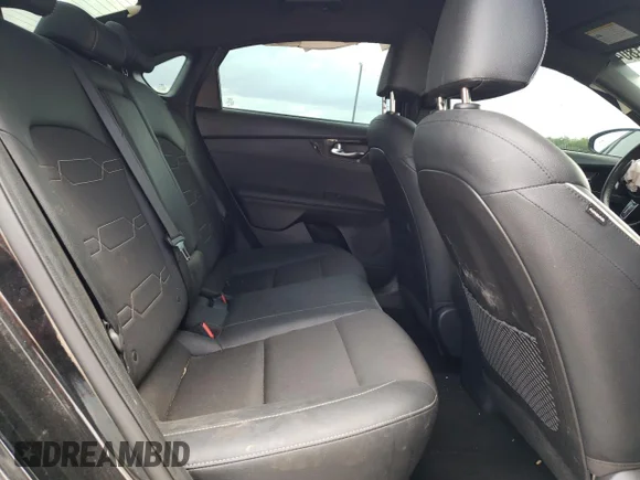 ✅ 2023 Kia Forte GT-Line • VIN: 3KPF54AD1PE613010 • Lot: 70611804. Wystawiony na Copart z przebiegiem 29 959 mil. Bezpłatny archiwum sprzedaży aukcyjnych z USA i szczegółowy raport historii pojazdu na DreamBid. Zdjęcie 10.