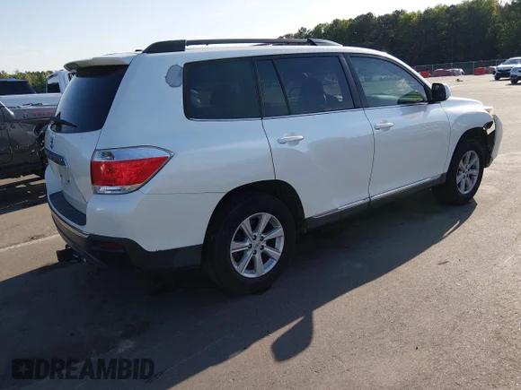 ✅ 2012 Toyota Highlander SE • VIN: 5TDZK3EH4CS059541 • Лот: 45118402. Опубліковано раніше на IAAI з пробігом 384 862 миль. Безкоштовний доступ до архіву аукціонних продажів зі США та докладний звіт про історію автомобіля на DreamBid. Зображення 4.