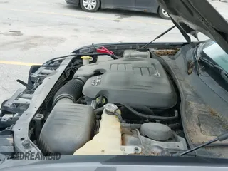 ✅ 2018 Chrysler 300 Touring • VIN: 2C3CCARG2JH338656 • Lot: 42779138. Listed on IAAI with 103,243 mi. Free auction sales archive from the USA and detailed vehicle history report at DreamBid. Image 25.