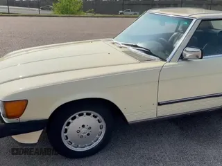 ✅ 1988 Mercedes-Benz 560 SL • VIN: WDBBA48D1JA083131 • Лот: 59868785. Опубликован ранее на Copart с пробегом 186 389 миль. Бесплатный доступ к архиву аукционных продаж из США и подробный отчёт об истории автомобиля на DreamBid. Изображение 11.