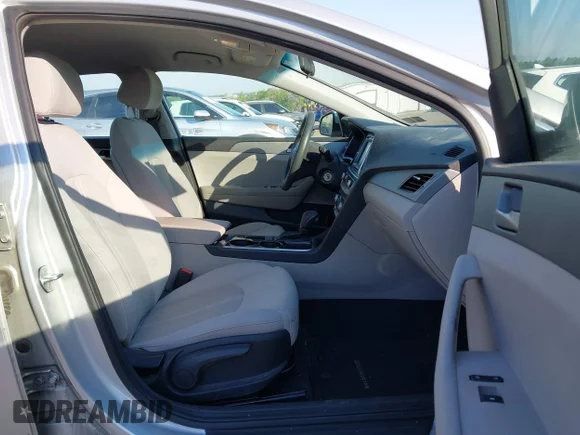 ✅ 2018 Hyundai Sonata SE • VIN: 5NPE24AF7JH615756 • Lot: 45037709. Wystawiony na IAAI z przebiegiem 121 130 mil. Bezpłatny archiwum sprzedaży aukcyjnych z USA i szczegółowy raport historii pojazdu na DreamBid. Zdjęcie 5.