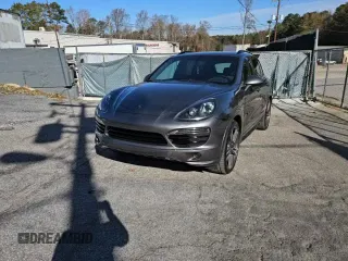 ✅ 2013 Porsche Cayenne GTS • VIN: WP1AD2A29DLA74833 • Lot: 93633895. Wystawiony na Copart z przebiegiem 128 962 mil. Bezpłatny archiwum sprzedaży aukcyjnych z USA i szczegółowy raport historii pojazdu na DreamBid. Zdjęcie 11.