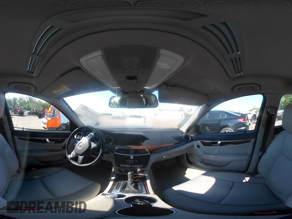✅ 2013 Mercedes-Benz C 300 Luxury • VIN: WDDGF8AB2DR268809 • Lot: 44913251. Wystawiony na IAAI z przebiegiem 107 811 mil. Bezpłatny archiwum sprzedaży aukcyjnych z USA i szczegółowy raport historii pojazdu na DreamBid. Zdjęcie 18.