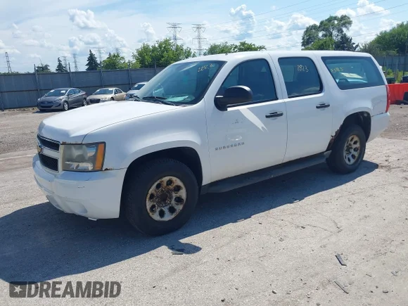 ✅ 2010 Chevrolet Suburban LS • VIN: 1GNUCHE00AR264386 • Lot: 42612823. Wystawiony na IAAI z przebiegiem 228 215 mil. Bezpłatny archiwum sprzedaży aukcyjnych z USA i szczegółowy raport historii pojazdu na DreamBid. Zdjęcie 2.