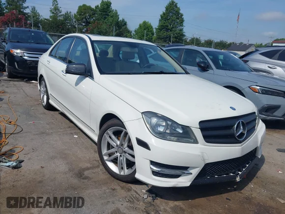 ✅ 2012 Mercedes-Benz C 300 Sport • VIN: WDDGF8BB0CR227219 • Lot: 45572065. Wystawiony na IAAI z przebiegiem 120 546 mil. Bezpłatny archiwum sprzedaży aukcyjnych z USA i szczegółowy raport historii pojazdu na DreamBid. Zdjęcie 1.