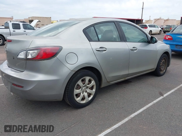 ✅ 2013 Mazda 3 i SV • VIN: JM1BL1TF3D1748733 • Lot: 44233910. Wystawiony na IAAI z przebiegiem 136 947 mil. Bezpłatny archiwum sprzedaży aukcyjnych z USA i szczegółowy raport historii pojazdu na DreamBid. Zdjęcie 4.
