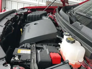 2023 Chevrolet Traverse RS z VIN 1GNERJKWXPJ275888, wystawiony jako IAAI lot #41418686 z przebiegiem 14 578 mil mil oraz . Historia ofert i sprzedaży dostępna na DreamBid. Obrazek 19.