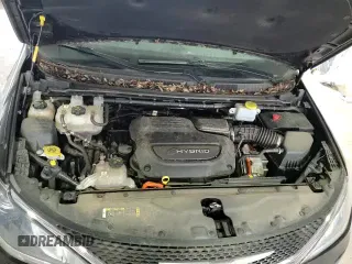 ✅ 2020 Chrysler Pacifica Hybrid Limited • VIN: 2C4RC1N73LR147403 • Lot: 64217865. Listed on Copart with 37,393 mi. Free auction sales archive from the USA and detailed vehicle history report at DreamBid. Image 14.