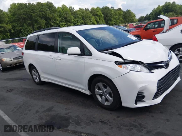 ✅ 2020 Toyota Sienna LE • VIN: 5TDKZ3DC4LS034142 • Лот: 45502688. Опубликован ранее на IAAI с пробегом 130 086 миль. Бесплатный доступ к архиву аукционных продаж из США и подробный отчёт об истории автомобиля на DreamBid. Изображение 1.