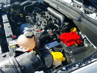 ✅ 2021 Jeep Renegade Jeepster • VIN: ZACNJDAB0MPN28743 • Lot: 41354556. Wystawiony na IAAI z przebiegiem 35 738 mil. Bezpłatny archiwum sprzedaży aukcyjnych z USA i szczegółowy raport historii pojazdu na DreamBid. Zdjęcie 20.