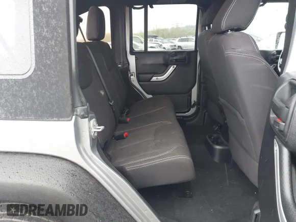 ✅ 2015 Jeep Wrangler Unlimited Sahara • VIN: 1C4BJWEG4FL650181 • Lot: 44921297. Wystawiony na IAAI z przebiegiem 115 098 mil. Bezpłatny archiwum sprzedaży aukcyjnych z USA i szczegółowy raport historii pojazdu na DreamBid. Zdjęcie 8.