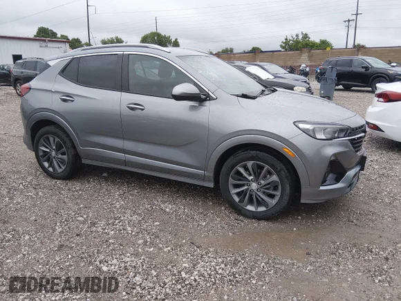 ✅ 2023 Buick Encore GX Select • VIN: KL4MMDS29PB101543 • Лот: 45143958. Опубліковано раніше на IAAI з пробігом 57 976 миль. Безкоштовний доступ до архіву аукціонних продажів зі США та докладний звіт про історію автомобіля на DreamBid. Зображення 1.
