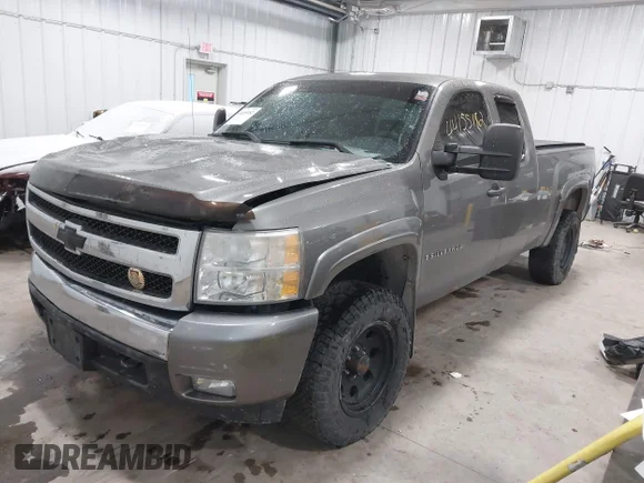 ✅ 2008 Chevrolet Silverado 1500 1LT • VIN: 1GCEK190X8Z208774 • Lot: 44155182. Wystawiony na IAAI z przebiegiem 228 930 mil. Bezpłatny archiwum sprzedaży aukcyjnych z USA i szczegółowy raport historii pojazdu na DreamBid. Zdjęcie 2.