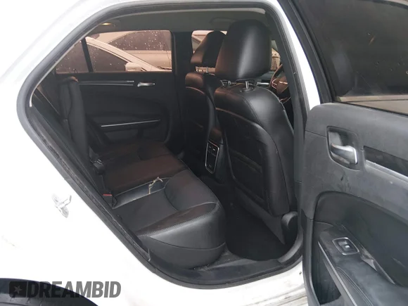 ✅ 2019 Chrysler 300 Touring • VIN: 2C3CCAAG4KH727229 • Lot: 44922975. Wystawiony na IAAI z przebiegiem 84 113 mil. Bezpłatny archiwum sprzedaży aukcyjnych z USA i szczegółowy raport historii pojazdu na DreamBid. Zdjęcie 8.