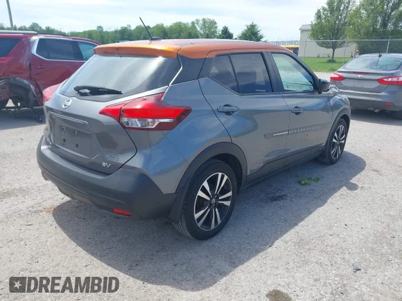 ✅ 2019 Nissan Kicks SR • VIN: 3N1CP5CU8KL517124 • Lot: 45202675. Wystawiony na IAAI z przebiegiem 85 316 mil. Bezpłatny archiwum sprzedaży aukcyjnych z USA i szczegółowy raport historii pojazdu na DreamBid. Zdjęcie 4.