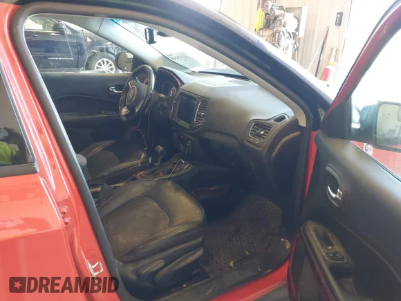 ✅ 2019 Jeep Compass Trailhawk • VIN: 3C4NJDDBXKT800588 • Lot: 45337655. Wystawiony na IAAI z przebiegiem 168 605 mil. Bezpłatny archiwum sprzedaży aukcyjnych z USA i szczegółowy raport historii pojazdu na DreamBid. Zdjęcie 5.