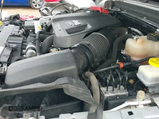 ✅ 2022 Jeep Wrangler Unlimited Willys Sport • VIN: 1C4HJXDM4NW175782 • Lot: 42073544. Wystawiony na IAAI z przebiegiem 129 299 mil. Bezpłatny archiwum sprzedaży aukcyjnych z USA i szczegółowy raport historii pojazdu na DreamBid. Zdjęcie 12.