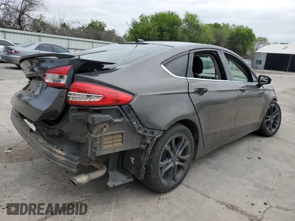 ✅ 2018 Ford Fusion S • VIN: 3FA6P0G73JR114896 • Lot: 45241833. Wystawiony na Copart z przebiegiem 74 796 mil. Bezpłatny archiwum sprzedaży aukcyjnych z USA i szczegółowy raport historii pojazdu na DreamBid. Zdjęcie 3.
