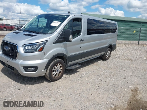 ✅ 2023 Ford Transit Passenger XL • VIN: 1FBAX2Y82PKA61763 • Lot: 43027279. Wystawiony na IAAI z przebiegiem 178 558 mil. Bezpłatny archiwum sprzedaży aukcyjnych z USA i szczegółowy raport historii pojazdu na DreamBid. Zdjęcie 2.