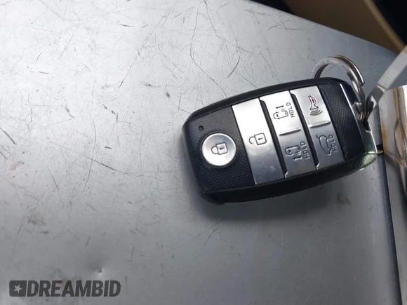 ✅ 2016 Kia Sedona LX • VIN: KNDMB5C19G6214070 • Lot: 41492712. Wystawiony na IAAI z przebiegiem 121 268 mil. Bezpłatny archiwum sprzedaży aukcyjnych z USA i szczegółowy raport historii pojazdu na DreamBid. Zdjęcie 11.