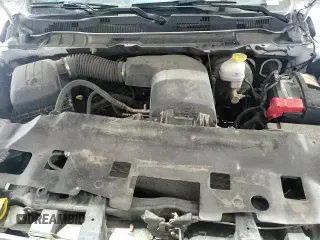 2024 Ram 1500 SLT z VIN 1C6RR7GG4RS148993, wystawiony jako Copart lot #91118335 z przebiegiem 43 200 mil mil oraz Czysty tytuł • Clean title. Historia ofert i sprzedaży dostępna na DreamBid. Obrazek 13.