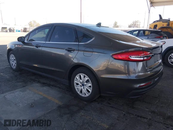 ✅ 2020 Ford Fusion S • VIN: 3FA6P0G78LR263050 • Lot: 44882061. Wystawiony na IAAI z przebiegiem 27 075 mil. Bezpłatny archiwum sprzedaży aukcyjnych z USA i szczegółowy raport historii pojazdu na DreamBid. Zdjęcie 3.