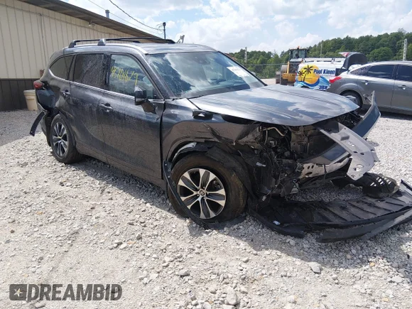 ✅ 2022 Toyota Highlander XLE • VIN: 5TDGZRBH6NS579673 • Lot: 45101679. Wystawiony na IAAI z przebiegiem 66 737 mil. Bezpłatny archiwum sprzedaży aukcyjnych z USA i szczegółowy raport historii pojazdu na DreamBid. Zdjęcie 1.
