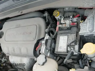 ✅ 2020 Jeep Renegade Latitude • VIN: ZACNJABB4LPL88031 • Lot: 41308477. Wystawiony na IAAI z przebiegiem 75 425 mil. Bezpłatny archiwum sprzedaży aukcyjnych z USA i szczegółowy raport historii pojazdu na DreamBid. Zdjęcie 24.