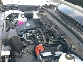 ✅ 2025 Toyota Highlander XLE • VIN: 5TDAAAB59SS076445 • Lot: 42428884. Listed on IAAI with 4,677 mi. Free auction sales archive from the USA and detailed vehicle history report at DreamBid. Image 19.