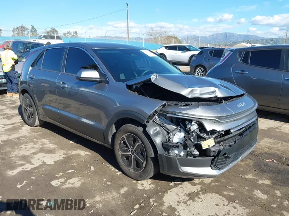 ✅ 2023 Kia Niro LX • VIN: KNDCP3LE7P5089905 • Lot: 44072920. Wystawiony na IAAI z przebiegiem 75 245 mil. Bezpłatny archiwum sprzedaży aukcyjnych z USA i szczegółowy raport historii pojazdu na DreamBid. Zdjęcie 1.