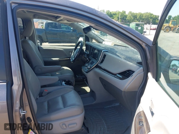 ✅ 2018 Toyota Sienna XLE • VIN: 5TDYZ3DC6JS939716 • Lot: 44928022. Wystawiony na IAAI z przebiegiem 103 012 mil. Bezpłatny archiwum sprzedaży aukcyjnych z USA i szczegółowy raport historii pojazdu na DreamBid. Zdjęcie 5.