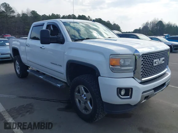 ✅ 2015 GMC Sierra 2500HD Denali • VIN: 1GT120E87FF164056 • Lot: 44409852. Wystawiony na IAAI z przebiegiem 181 909 mil. Bezpłatny archiwum sprzedaży aukcyjnych z USA i szczegółowy raport historii pojazdu na DreamBid. Zdjęcie 1.