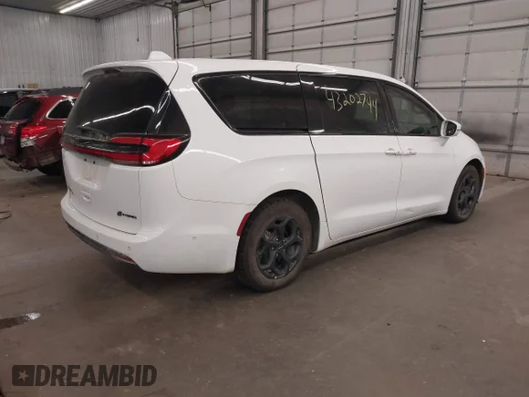 ✅ 2022 Chrysler Pacifica Hybrid Limited • VIN: 2C4RC1S77NR130000 • Lot: 43202744. Listed on IAAI with 143,911 mi. Free auction sales archive from the USA and detailed vehicle history report at DreamBid. Image 4.