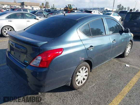 ✅ 2015 Nissan Versa SV • VIN: 3N1CN7AP3FL861769 • Lot: 44104297. Wystawiony na IAAI z przebiegiem 138 992 mil. Bezpłatny archiwum sprzedaży aukcyjnych z USA i szczegółowy raport historii pojazdu na DreamBid. Zdjęcie 4.