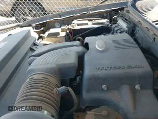 ✅ 2004 Ford Expedition Special Service • VIN: 1FMPU16LX4LB71557 • Lot: 43175409. Wystawiony na IAAI z przebiegiem 210 588 mil. Bezpłatny archiwum sprzedaży aukcyjnych z USA i szczegółowy raport historii pojazdu na DreamBid. Zdjęcie 13.