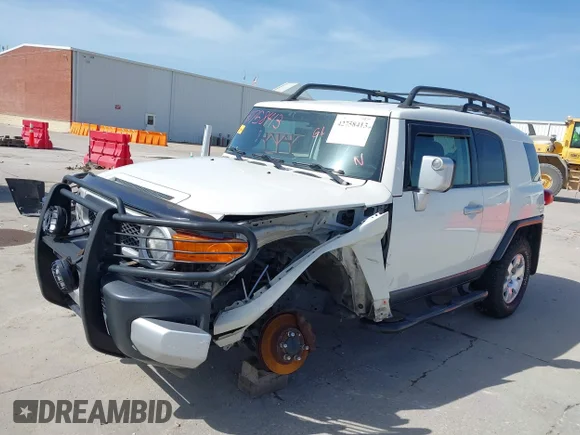 ✅ 2010 Toyota FJ Cruiser • VIN: JTEBU4BF4AK076859 • Лот: 42758413. Опубликован ранее на IAAI с пробегом 156 459 миль. Бесплатный доступ к архиву аукционных продаж из США и подробный отчёт об истории автомобиля на DreamBid. Изображение 2.