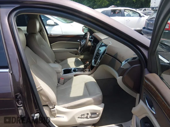 ✅ 2015 Cadillac SRX Luxury Collection • VIN: 3GYFNEE39FS637458 • Lot: 45108417. Wystawiony na IAAI z przebiegiem 93 619 mil. Bezpłatny archiwum sprzedaży aukcyjnych z USA i szczegółowy raport historii pojazdu na DreamBid. Zdjęcie 5.