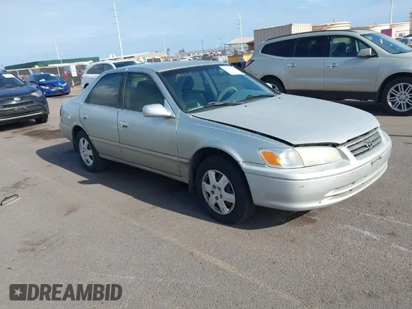 ✅ 2001 Toyota Camry CE • VIN: JT2BG22K110588662 • Lot: 41960093. Wystawiony na IAAI z przebiegiem 213 756 mil. Bezpłatny archiwum sprzedaży aukcyjnych z USA i szczegółowy raport historii pojazdu na DreamBid. Zdjęcie 1.