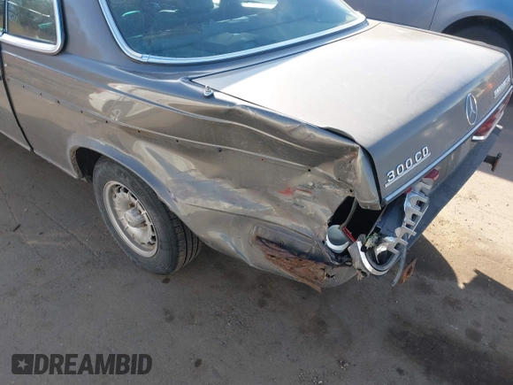 ✅ 1983 Mercedes-Benz 300 • VIN: WDBAB53A3DB003709 • Lot: 41662930. Wystawiony na IAAI z przebiegiem 301 467 mil. Bezpłatny archiwum sprzedaży aukcyjnych z USA i szczegółowy raport historii pojazdu na DreamBid. Zdjęcie 6.