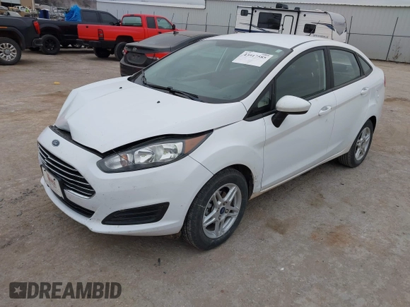 ✅ 2018 Ford Fiesta SE • VIN: 3FADP4BJ4JM139157 • Lot: 43917585. Wystawiony na IAAI z przebiegiem 92 180 mil. Bezpłatny archiwum sprzedaży aukcyjnych z USA i szczegółowy raport historii pojazdu na DreamBid. Zdjęcie 2.