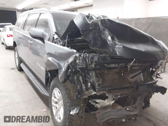 ✅ 2022 Chevrolet Suburban LS • VIN: 1GNSKBKD0NR175213 • Lot: 42542722. Wystawiony na IAAI z przebiegiem 24 578 mil. Bezpłatny archiwum sprzedaży aukcyjnych z USA i szczegółowy raport historii pojazdu na DreamBid. Zdjęcie 1.
