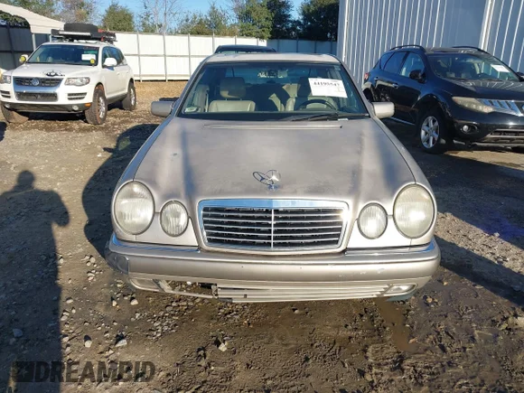 ✅ 1997 Mercedes-Benz E 320 • VIN: WDBJF55F9VJ026979 • Lot: 44195547. Wystawiony na IAAI z przebiegiem 156 813 mil. Bezpłatny archiwum sprzedaży aukcyjnych z USA i szczegółowy raport historii pojazdu na DreamBid. Zdjęcie 6.