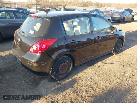 ✅ 2009 Nissan Versa SL • VIN: 3N1BC13E79L471319 • Lot: 44153367. Wystawiony na IAAI z przebiegiem 177 678 mil. Bezpłatny archiwum sprzedaży aukcyjnych z USA i szczegółowy raport historii pojazdu na DreamBid. Zdjęcie 4.