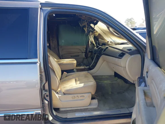 ✅ 2011 Cadillac Escalade Premium • VIN: 1GYS4CEF2BR138269 • Lot: 41571686. Wystawiony na IAAI z przebiegiem 158 864 mil. Bezpłatny archiwum sprzedaży aukcyjnych z USA i szczegółowy raport historii pojazdu na DreamBid. Zdjęcie 5.