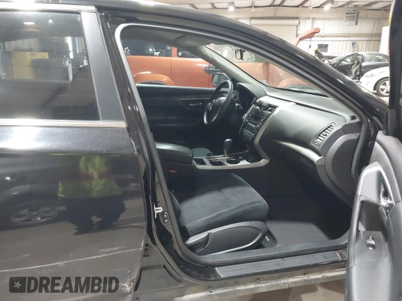 ✅ 2015 Nissan Altima S • VIN: 1N4AL3AP6FC584202 • Lot: 43924195. Wystawiony na IAAI z przebiegiem 145 605 mil. Bezpłatny archiwum sprzedaży aukcyjnych z USA i szczegółowy raport historii pojazdu na DreamBid. Zdjęcie 5.