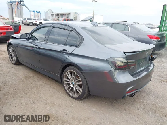 ✅ 2013 BMW 3 Series 335i xDrive • VIN: WBA3B9C52DJ899119 • Лот: 45417784. Опубліковано раніше на IAAI з пробігом 128 313 миль. Безкоштовний доступ до архіву аукціонних продажів зі США та докладний звіт про історію автомобіля на DreamBid. Зображення 3.