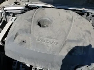 ✅ 2019 Volvo XC60 Momentum • VIN: LYVA22RK3KB220382 • Lot: 50719395. Listed on Copart with 69,599 mi. Free auction sales archive from the USA and detailed vehicle history report at DreamBid. Image 14.