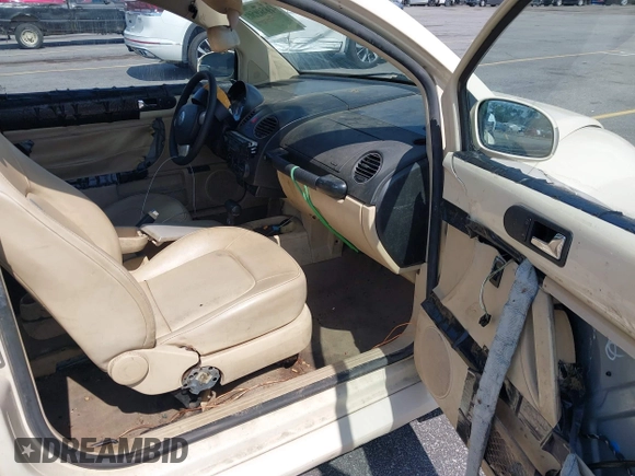 ✅ 2007 Volkswagen Beetle • VIN: 3VWRW31C27M511441 • Lot: 42850059. Wystawiony na IAAI z przebiegiem 200 236 mil. Bezpłatny archiwum sprzedaży aukcyjnych z USA i szczegółowy raport historii pojazdu na DreamBid. Zdjęcie 5.