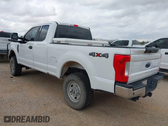 ✅ 2018 Ford F-250 XL • VIN: 1FT7X2B6XJEB92359 • Lot: 43143361. Wystawiony na IAAI z przebiegiem 175 592 mil. Bezpłatny archiwum sprzedaży aukcyjnych z USA i szczegółowy raport historii pojazdu na DreamBid. Zdjęcie 3.